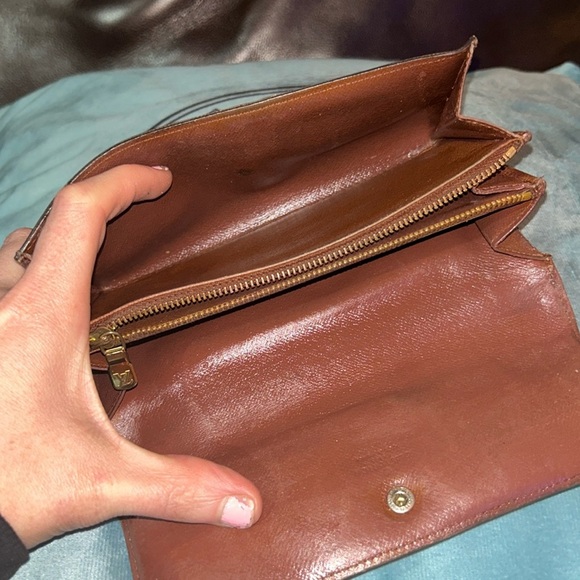 Gorgeous Louis Vuitton monogram Sarah Long Wallet with COA - Picture 6 of 16